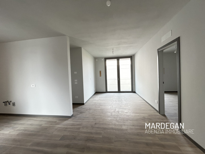 TRICAMERE PRIMO E ULTIMO PIANO CON TERRAZZONE DI BEN 19 MQ!
Quando vieni a scoprirlo? Telefona ad...