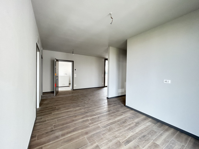 TRICAMERE PRIMO E ULTIMO PIANO CON TERRAZZONE DI BEN 19 MQ!
Quando vieni a scoprirlo? Telefona ad...