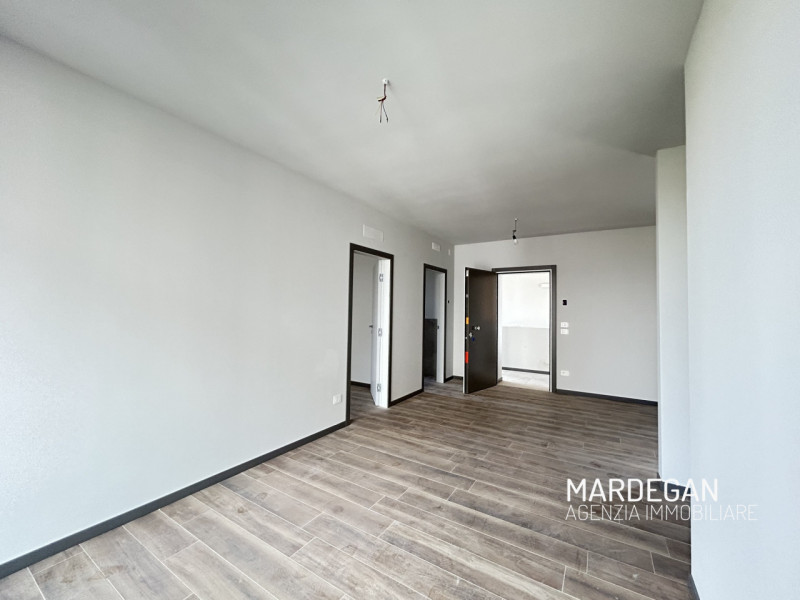 TRICAMERE PRIMO E ULTIMO PIANO CON TERRAZZONE DI BEN 19 MQ!
Quando vieni a scoprirlo? Telefona ad...