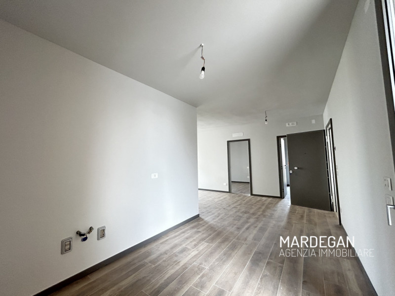 TRICAMERE PRIMO E ULTIMO PIANO CON TERRAZZONE DI BEN 19 MQ!
Quando vieni a scoprirlo? Telefona ad...