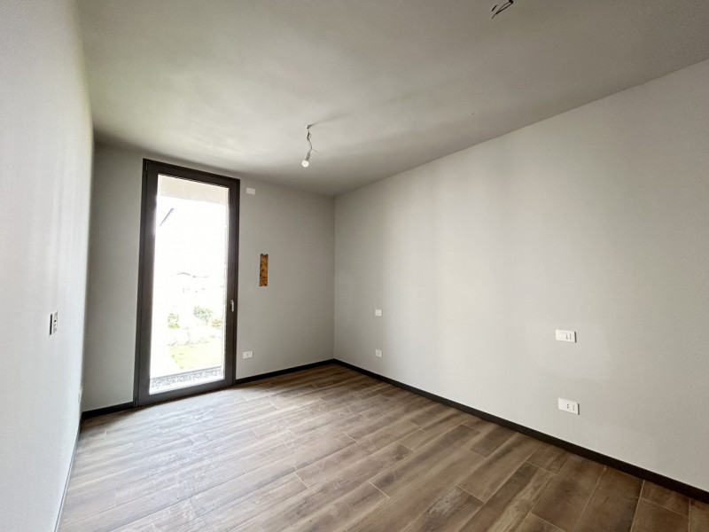 TRICAMERE PRIMO E ULTIMO PIANO CON TERRAZZONE DI BEN 19 MQ!
Quando vieni a scoprirlo? Telefona ad...