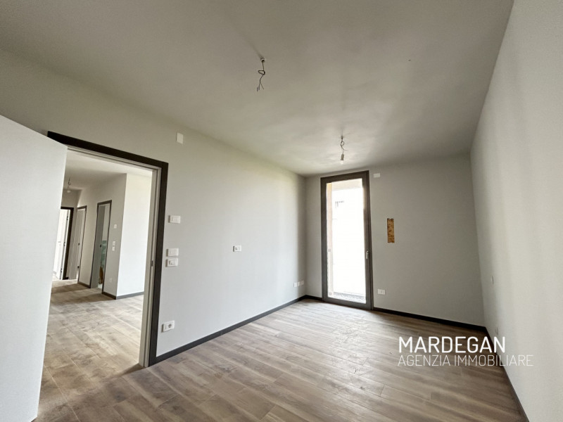 TRICAMERE PRIMO E ULTIMO PIANO CON TERRAZZONE DI BEN 19 MQ!
Quando vieni a scoprirlo? Telefona ad...