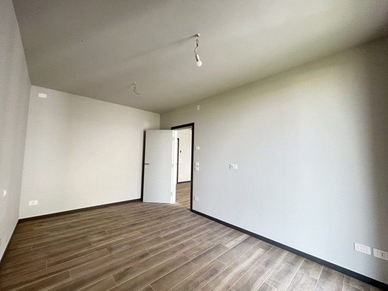 TRICAMERE PRIMO E ULTIMO PIANO CON TERRAZZONE DI BEN 19 MQ!
Quando vieni a scoprirlo? Telefona ad...