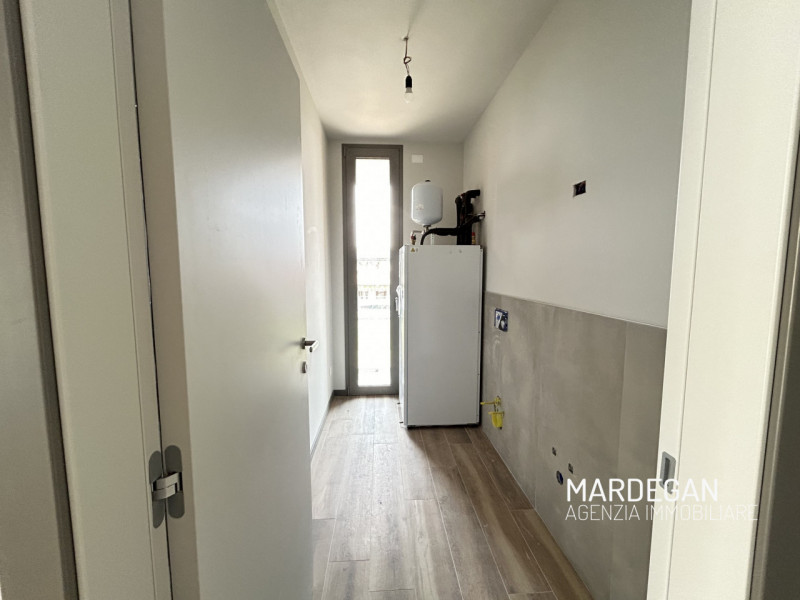 TRICAMERE PRIMO E ULTIMO PIANO CON TERRAZZONE DI BEN 19 MQ!
Quando vieni a scoprirlo? Telefona ad...