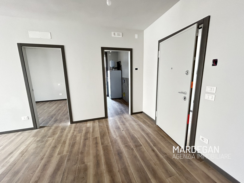 TRICAMERE PRIMO E ULTIMO PIANO CON TERRAZZONE DI BEN 19 MQ!
Quando vieni a scoprirlo? Telefona ad...