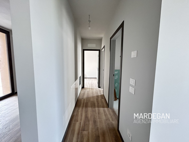 TRICAMERE PRIMO E ULTIMO PIANO CON TERRAZZONE DI BEN 19 MQ!
Quando vieni a scoprirlo? Telefona ad...