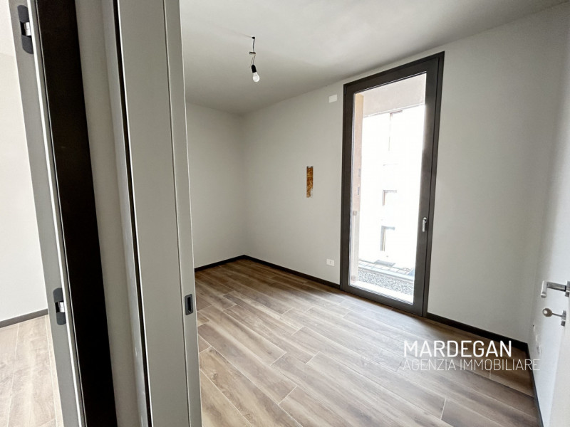 TRICAMERE PRIMO E ULTIMO PIANO CON TERRAZZONE DI BEN 19 MQ!
Quando vieni a scoprirlo? Telefona ad...