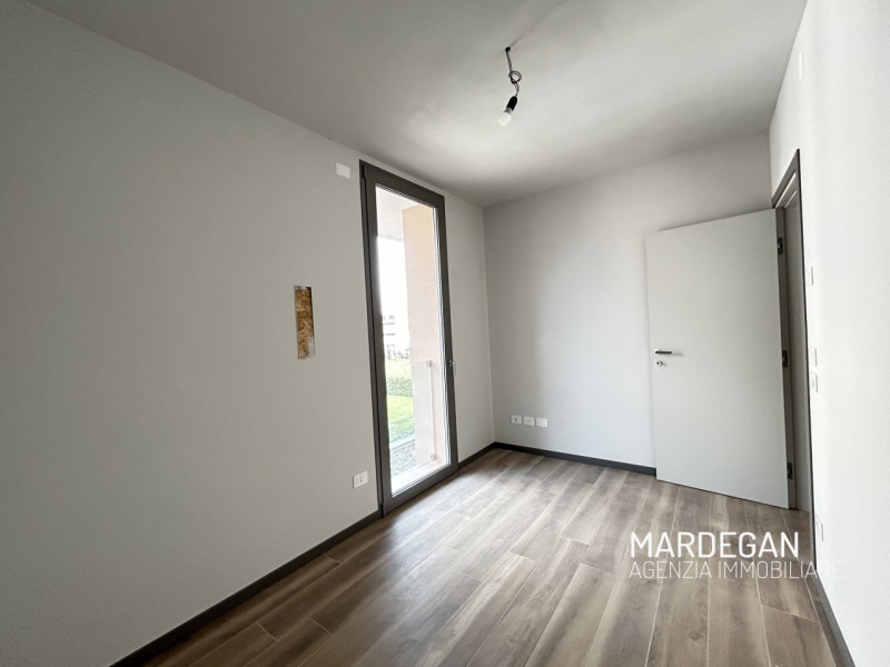 TRICAMERE PRIMO E ULTIMO PIANO CON TERRAZZONE DI BEN 19 MQ!
Quando vieni a scoprirlo? Telefona ad...