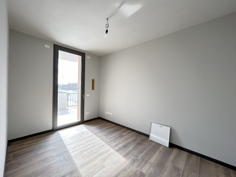 TRICAMERE PRIMO E ULTIMO PIANO CON TERRAZZONE DI BEN 19 MQ!
Quando vieni a scoprirlo? Telefona ad...