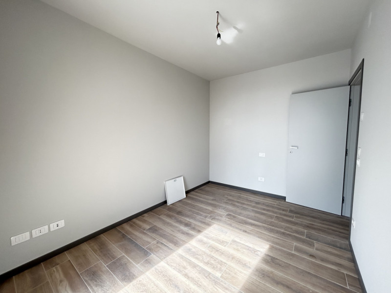 TRICAMERE PRIMO E ULTIMO PIANO CON TERRAZZONE DI BEN 19 MQ!
Quando vieni a scoprirlo? Telefona ad...