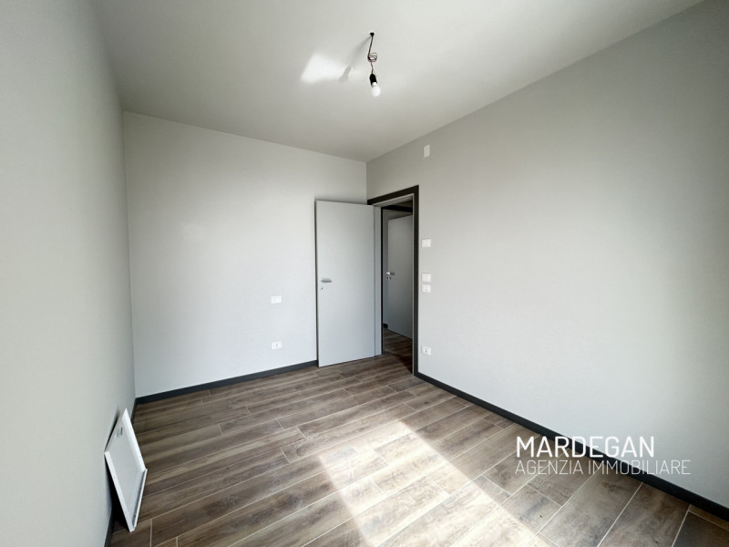 TRICAMERE PRIMO E ULTIMO PIANO CON TERRAZZONE DI BEN 19 MQ!
Quando vieni a scoprirlo? Telefona ad...