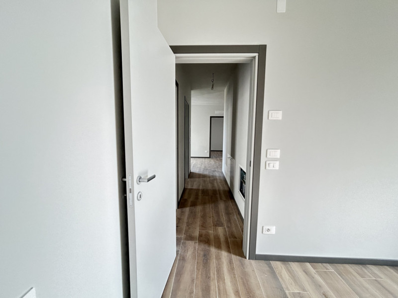 TRICAMERE PRIMO E ULTIMO PIANO CON TERRAZZONE DI BEN 19 MQ!
Quando vieni a scoprirlo? Telefona ad...