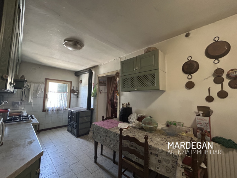 Quando vieni a scoprirlo?
In occasione vi offriamo uno splendido e luminoso casale in mezzo alla ...