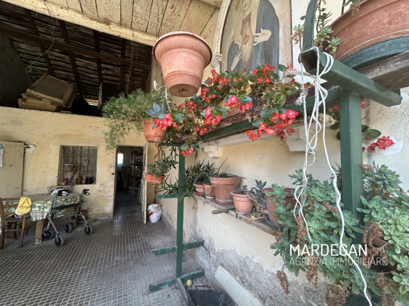 Quando vieni a scoprirlo?
In occasione vi offriamo uno splendido e luminoso casale in mezzo alla ...