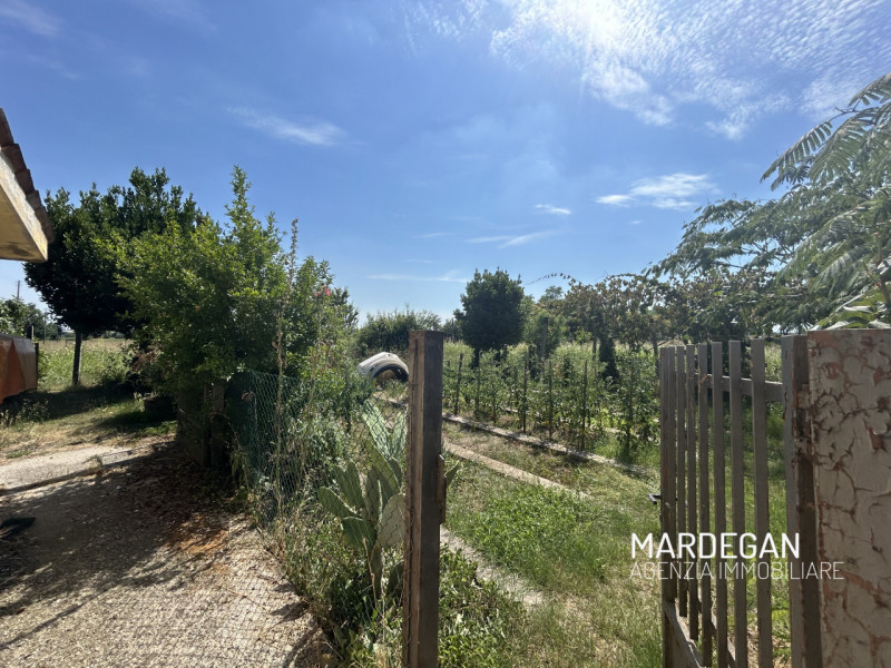 Quando vieni a scoprirlo?
In occasione vi offriamo uno splendido e luminoso casale in mezzo alla ...