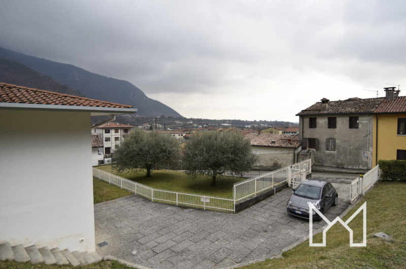 CAMPESE - Inserita in zona panoramica e comoda all'accesso alla superstrada, proponiamo villa sin...