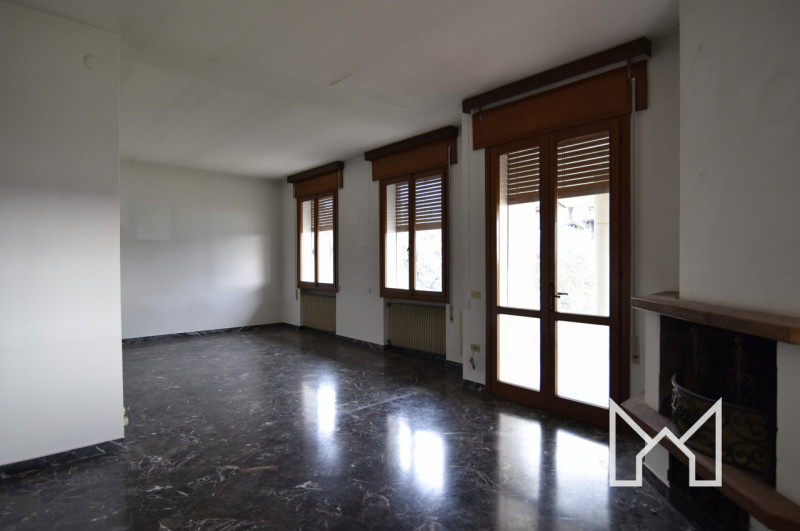 CAMPESE - Inserita in zona panoramica e comoda all'accesso alla superstrada, proponiamo villa sin...