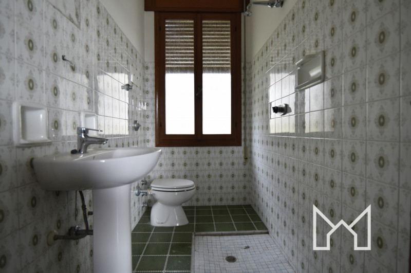 CAMPESE - Inserita in zona panoramica e comoda all'accesso alla superstrada, proponiamo villa sin...