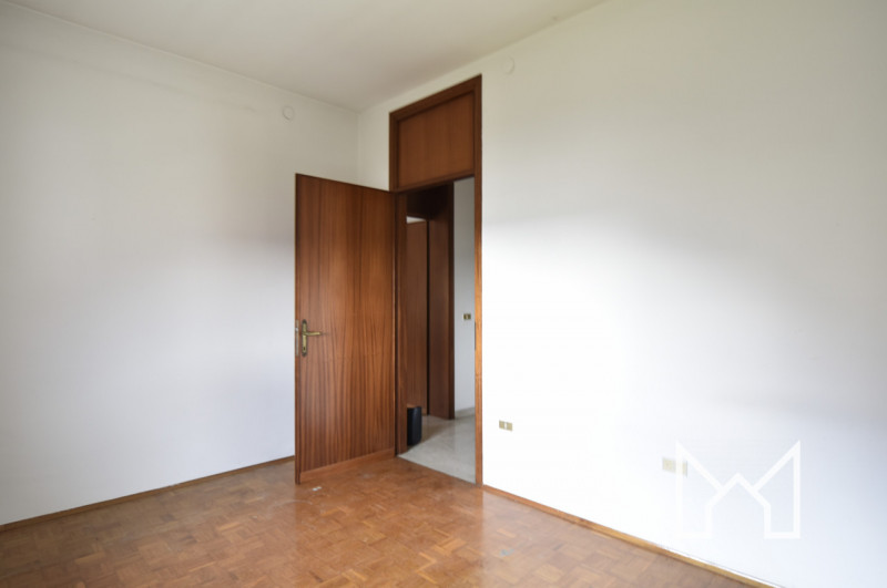 CAMPESE - Inserita in zona panoramica e comoda all'accesso alla superstrada, proponiamo villa sin...