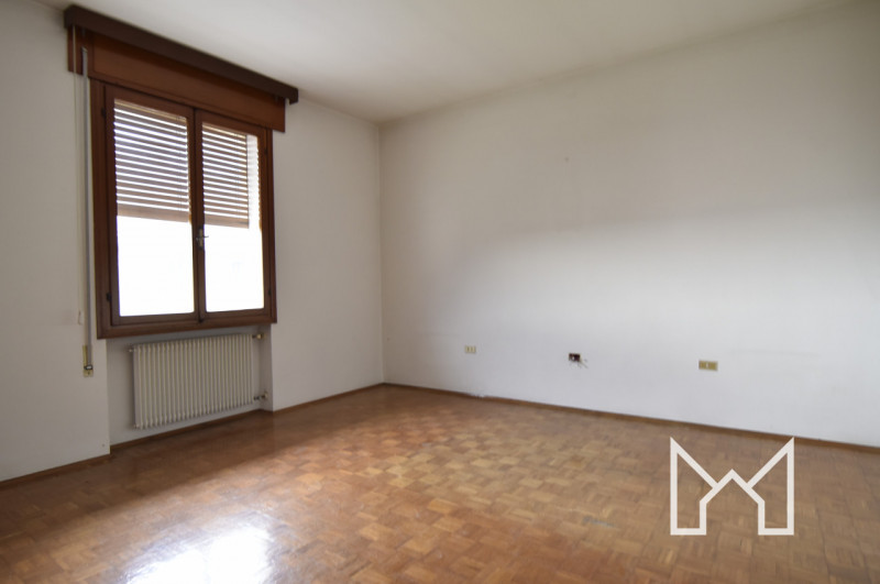 CAMPESE - Inserita in zona panoramica e comoda all'accesso alla superstrada, proponiamo villa sin...