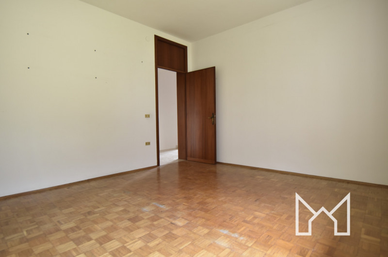 CAMPESE - Inserita in zona panoramica e comoda all'accesso alla superstrada, proponiamo villa sin...