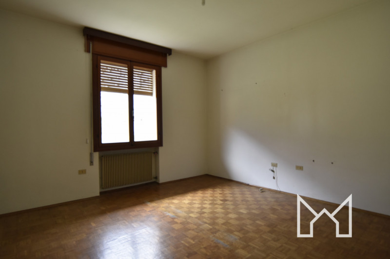 CAMPESE - Inserita in zona panoramica e comoda all'accesso alla superstrada, proponiamo villa sin...