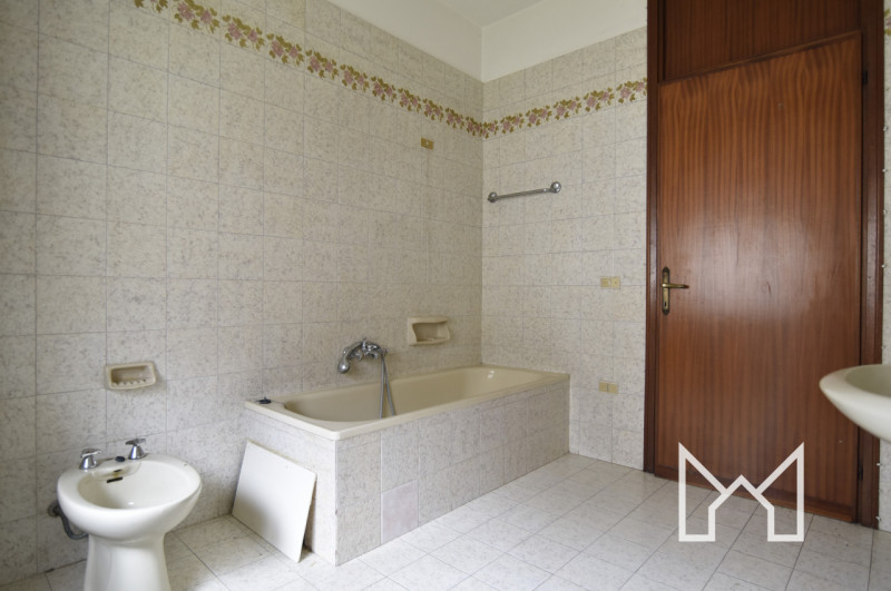 CAMPESE - Inserita in zona panoramica e comoda all'accesso alla superstrada, proponiamo villa sin...