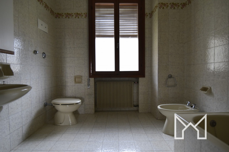 CAMPESE - Inserita in zona panoramica e comoda all'accesso alla superstrada, proponiamo villa sin...