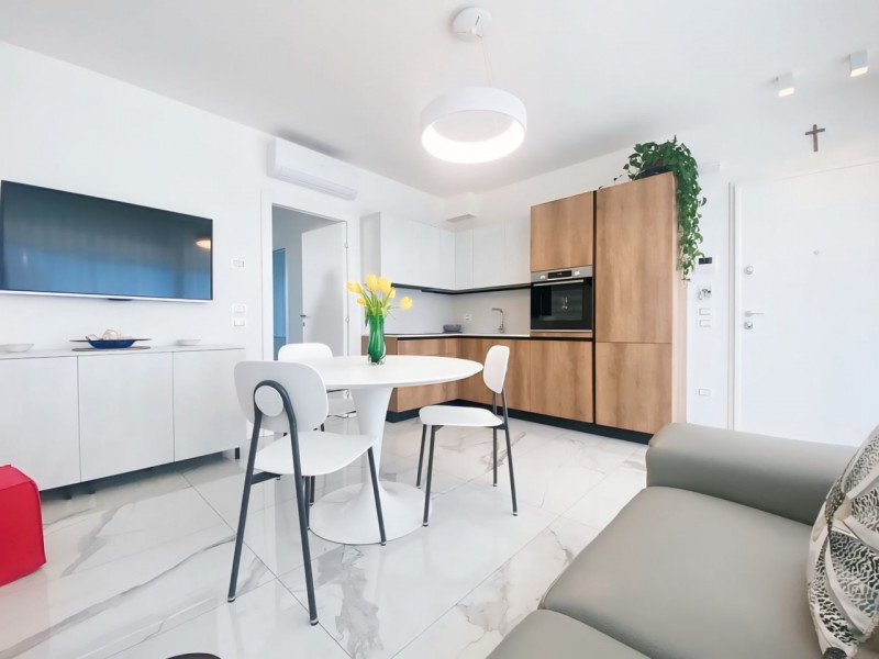 (Per INFO Mara 3481536890) ESCLUSIVA GERGO IMMOBILIARE - A Jesolo, a soli 400 mt da piazza Drago,...