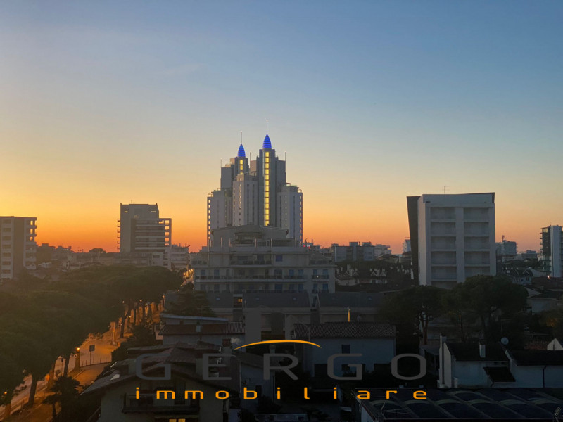 (Per INFO Mara 3481536890) ESCLUSIVA GERGO IMMOBILIARE - A Jesolo, a soli 400 mt da piazza Drago,...