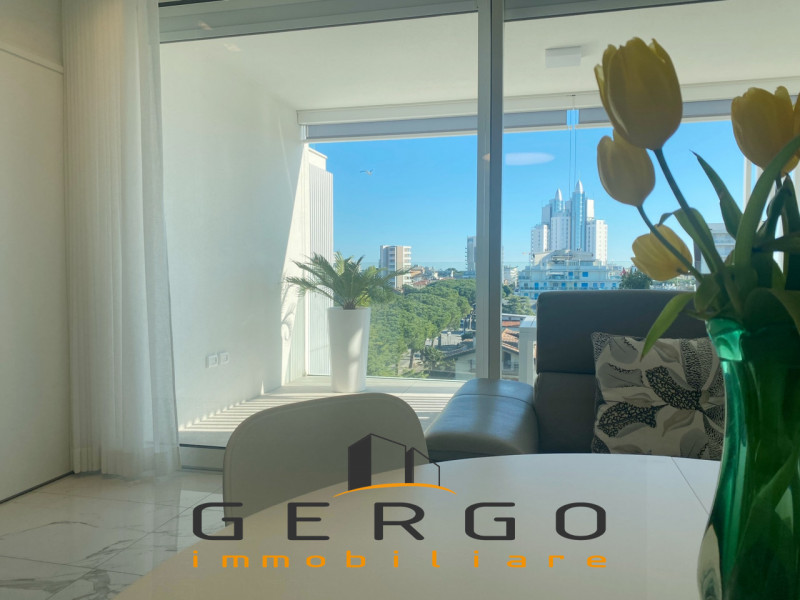 (Per INFO Mara 3481536890) ESCLUSIVA GERGO IMMOBILIARE - A Jesolo, a soli 400 mt da piazza Drago,...