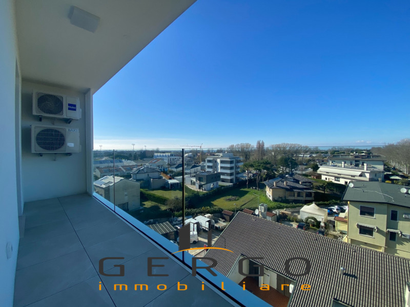 (Per INFO Mara 3481536890) ESCLUSIVA GERGO IMMOBILIARE - A Jesolo, a soli 400 mt da piazza Drago,...