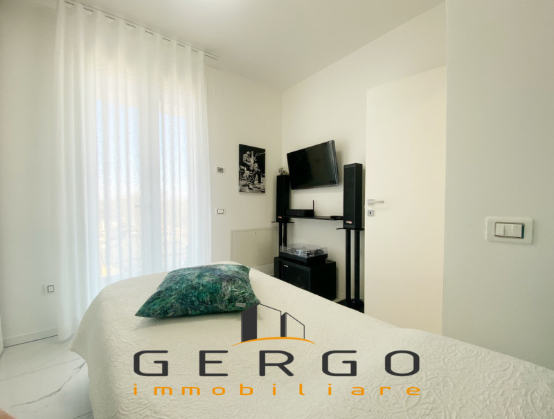 (Per INFO Mara 3481536890) ESCLUSIVA GERGO IMMOBILIARE - A Jesolo, a soli 400 mt da piazza Drago,...