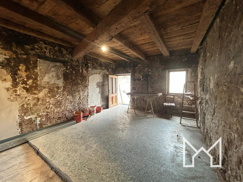 POVE- Situata nel centro storico del paese comoda a tutti i principali servizi, proponiamo rustic...