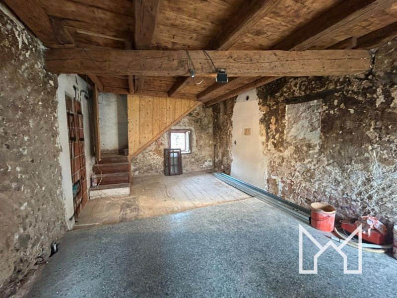 POVE- Situata nel centro storico del paese comoda a tutti i principali servizi, proponiamo rustic...