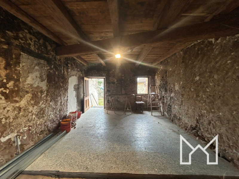 POVE- Situata nel centro storico del paese comoda a tutti i principali servizi, proponiamo rustic...