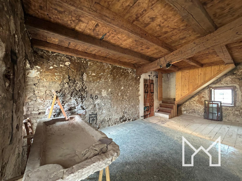 POVE- Situata nel centro storico del paese comoda a tutti i principali servizi, proponiamo rustic...