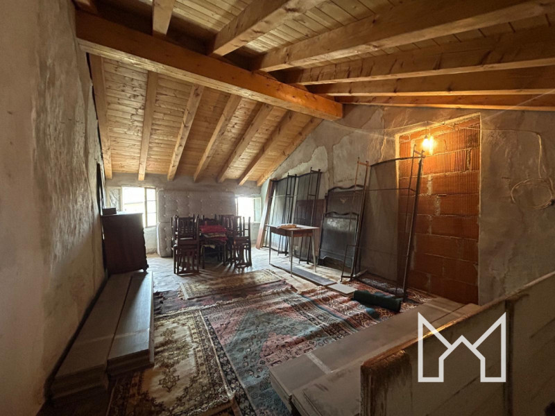 POVE- Situata nel centro storico del paese comoda a tutti i principali servizi, proponiamo rustic...