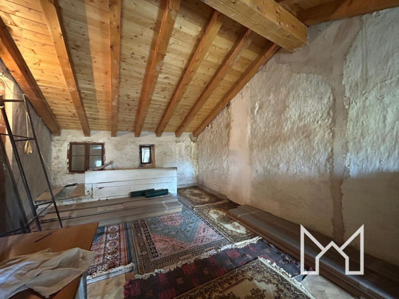 POVE- Situata nel centro storico del paese comoda a tutti i principali servizi, proponiamo rustic...