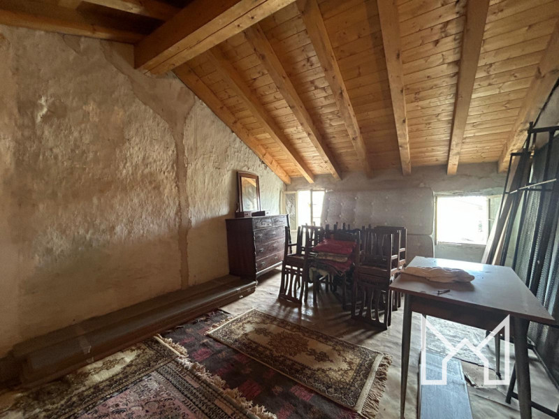 POVE- Situata nel centro storico del paese comoda a tutti i principali servizi, proponiamo rustic...