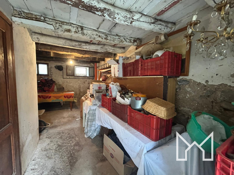 POVE- Situata nel centro storico del paese comoda a tutti i principali servizi, proponiamo rustic...