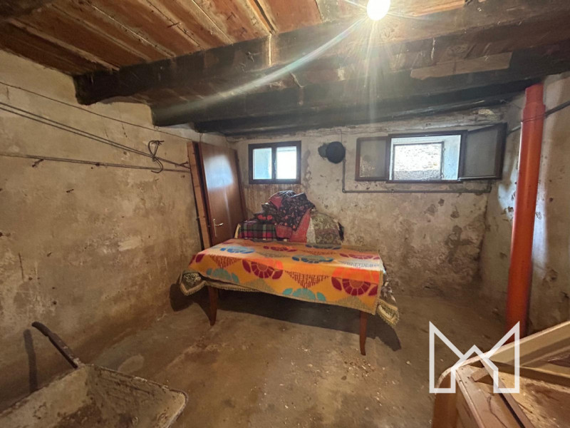 POVE- Situata nel centro storico del paese comoda a tutti i principali servizi, proponiamo rustic...