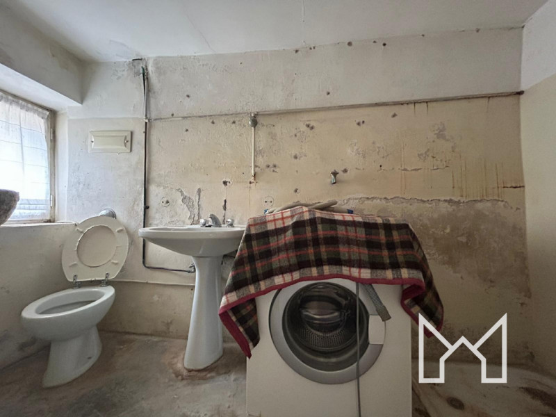 POVE- Situata nel centro storico del paese comoda a tutti i principali servizi, proponiamo rustic...