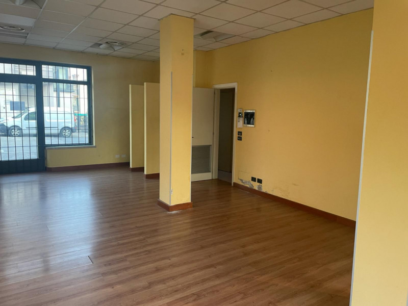 Splendido negozio di 145 mq situato nel cuore di Trissino, con accesso diretto da Piazza Mazzini ...