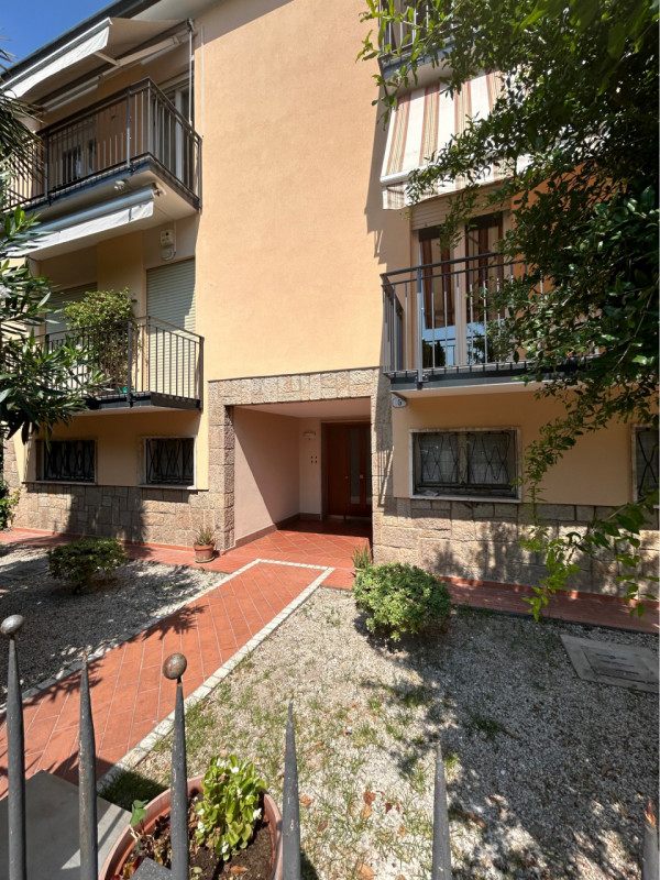 PADOVA - SANTA CROCE Appartamento che occupa tutto il secondo e ultimo piano di un elegante palaz...