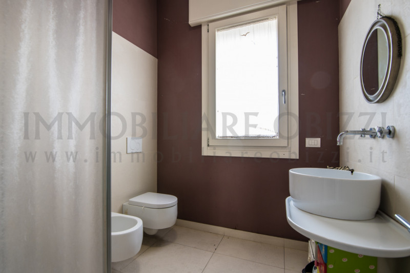 PADOVA - SANTA CROCE Appartamento che occupa tutto il secondo e ultimo piano di un elegante palaz...