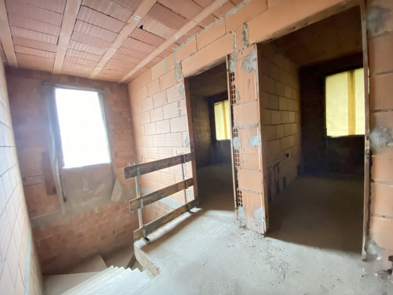 Scopri questa incredibile opportunità di investimento nel cuore della tranquilla zona di Rustega,...