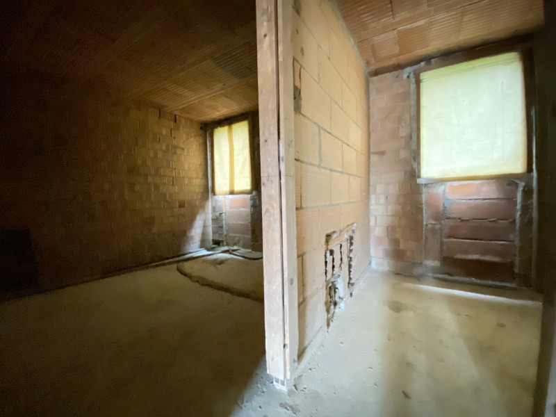 Scopri questa incredibile opportunità di investimento nel cuore della tranquilla zona di Rustega,...