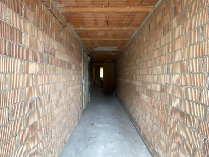 Scopri questa incredibile opportunità di investimento nel cuore della tranquilla zona di Rustega,...