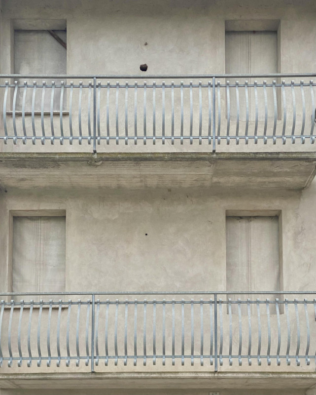 Scopri questa incredibile opportunità di investimento nel cuore della tranquilla zona di Rustega,...